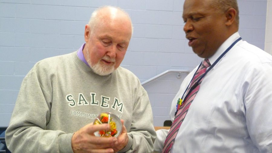 Glass artist Paul Stankard shows Mr. Tull one of his creations. 