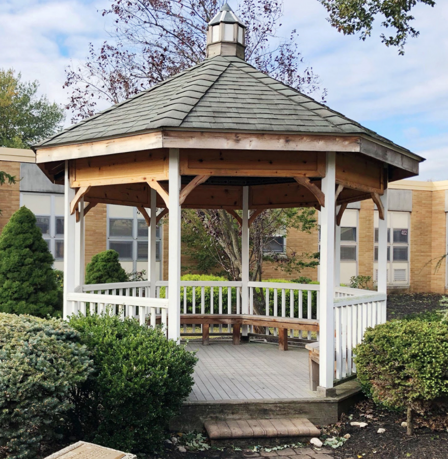 The+gazebo+is+a+restful+place+during+a+busy+day.