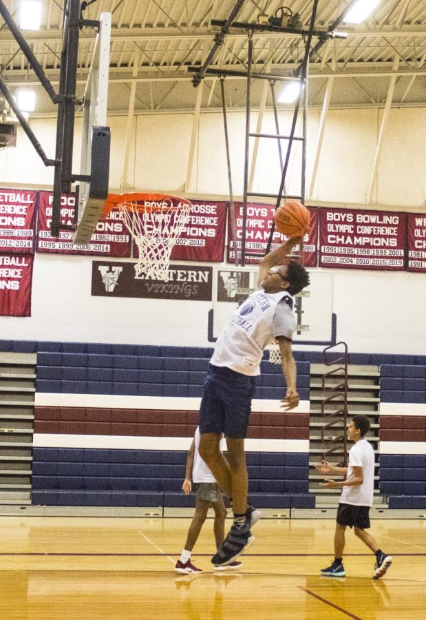 Zayd Lee 21 heads to the basket for a dunk in practice.