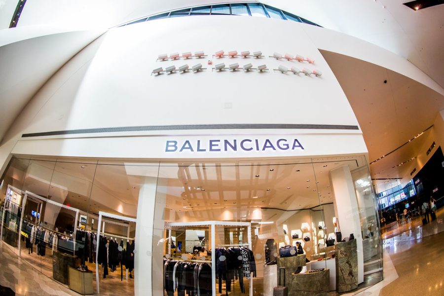 With such high prices, why is the clothing of Balenciaga so unsightly? 