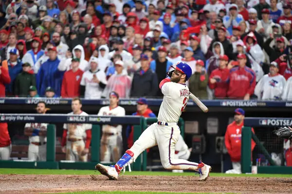 Bryce Harpers two-run home run, allowing the Phillies to take the lead in game 5! 