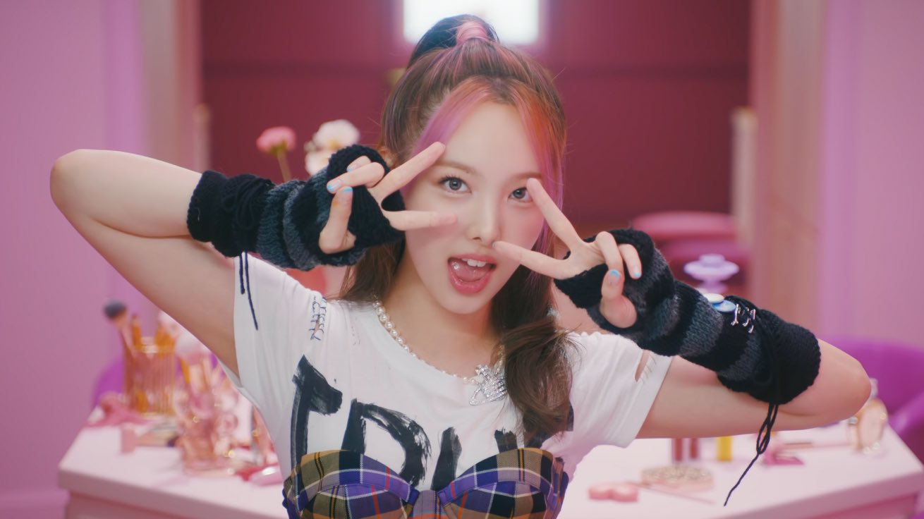 Twice - Nayeon  Nayeon, Black pink instagram, Pink aesthetic