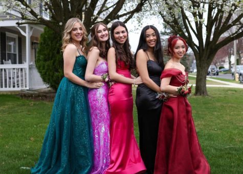 Ethan Kauffman Photography 

Dresses can all be beautiful no matter the shape or color!